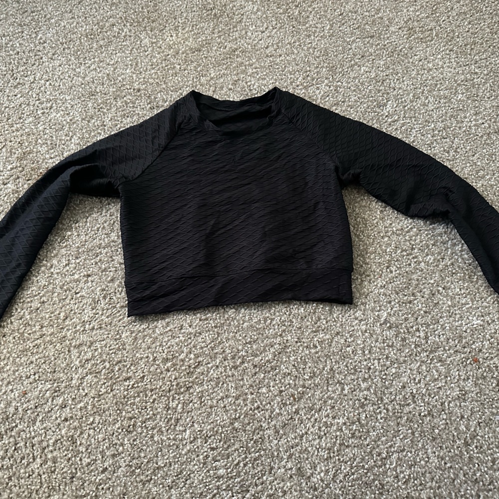 Black athletic crop top
